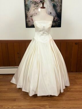 Gorgeous Vintage Y2K Exclusive Bridals Strapless Satin Wedding Gown